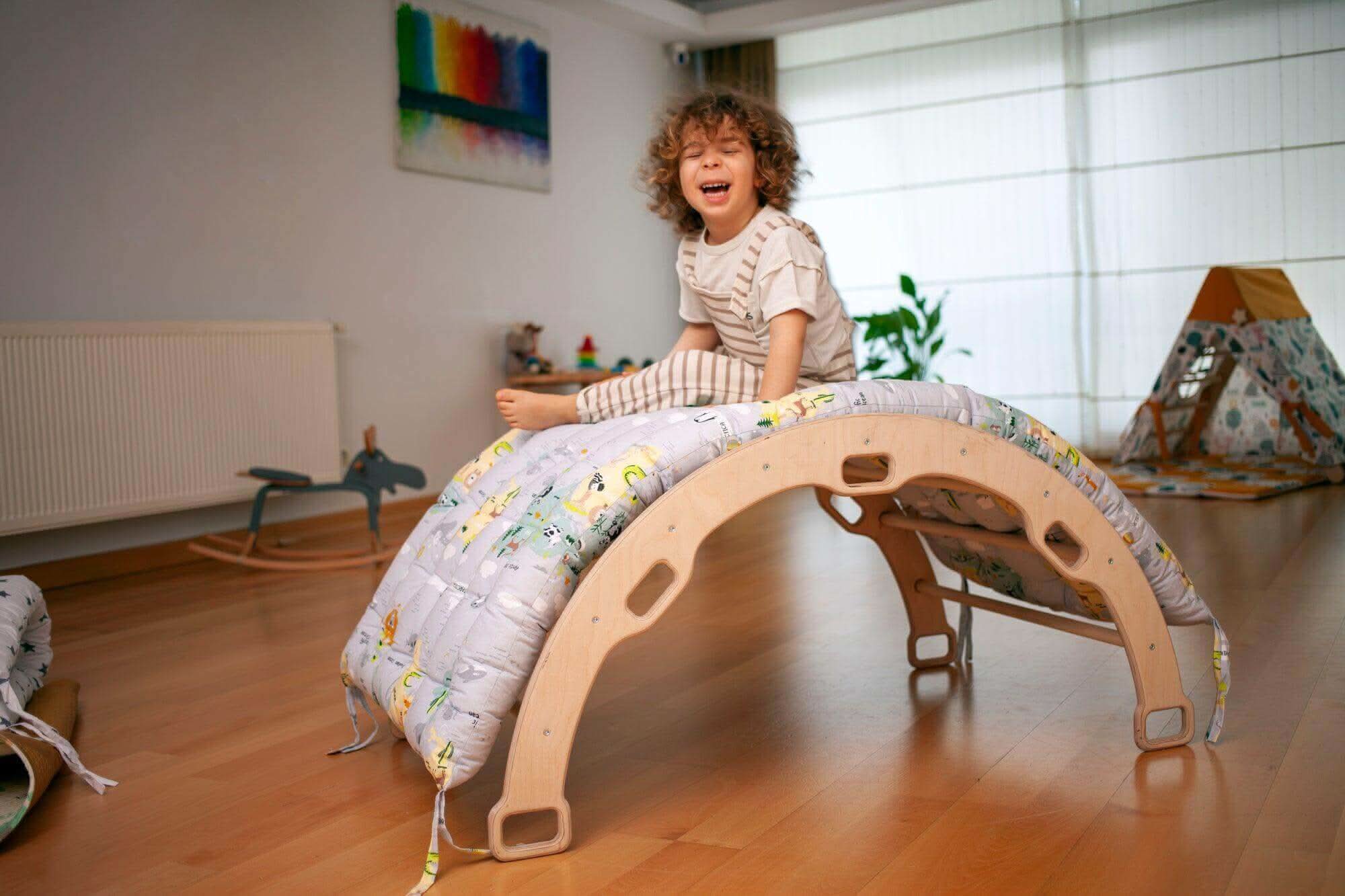 Climbing Arch / Rocker with Map Pattern Pillow-0