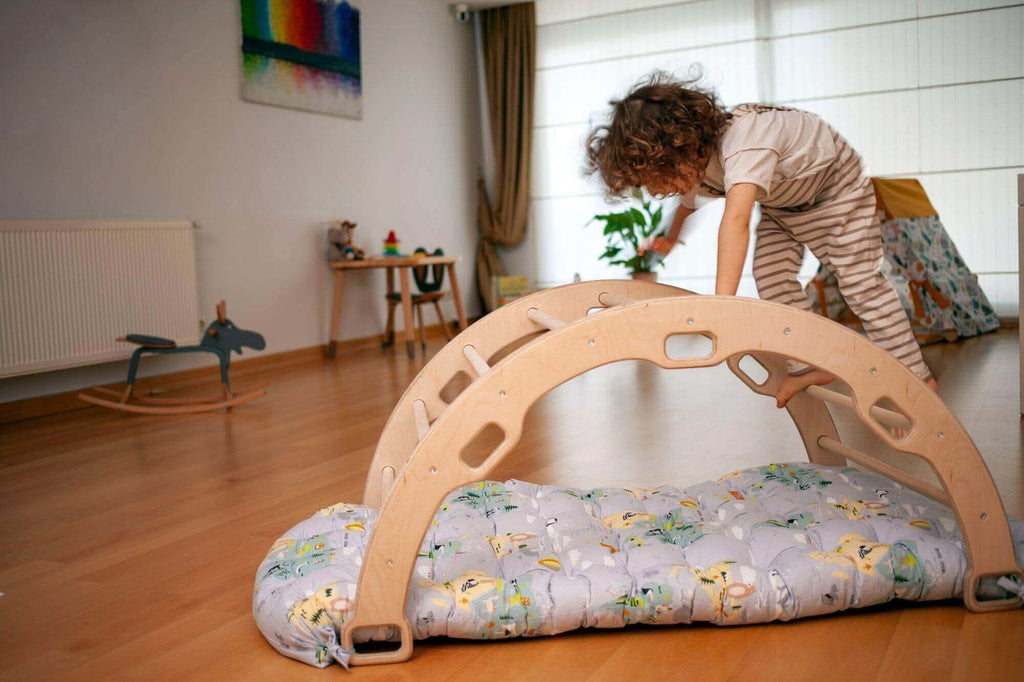 Climbing Arch / Rocker with Map Pattern Pillow-1